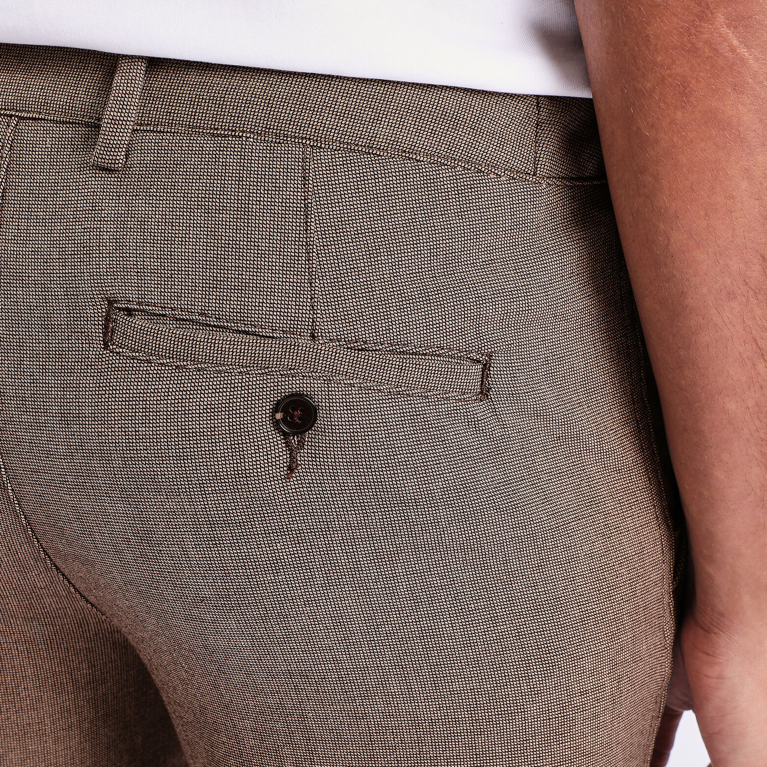 Pantalon chino slim elastiqué reliefé Marron
