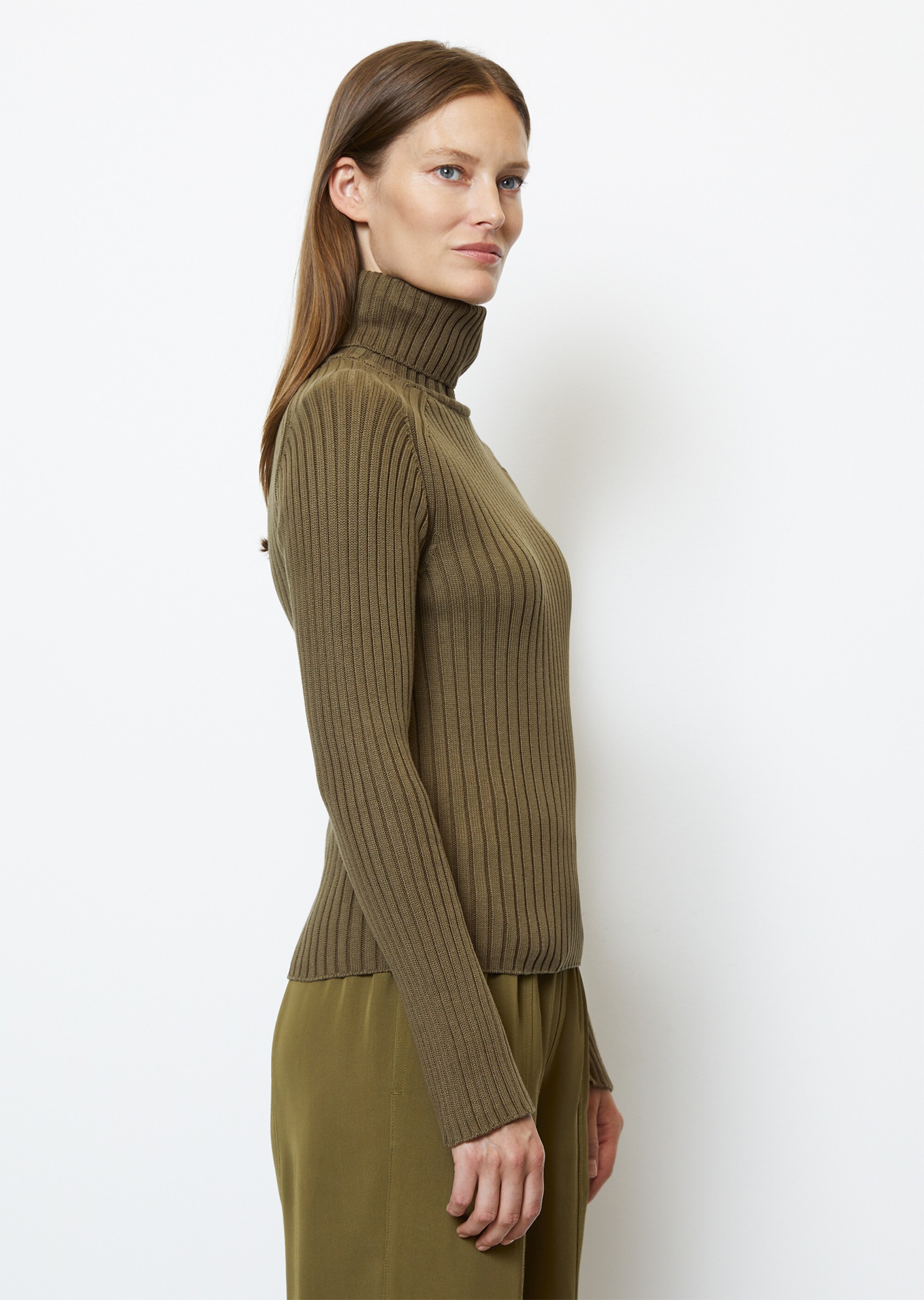 Gerippter Rollkragenpullover slim aus Organic Cotton