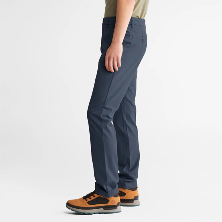Calças chino elásticas Sargent Lake para homem, na cor azul.
