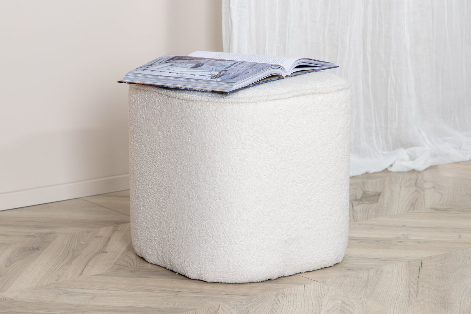 Piff pall Ø44cm. Tekstil Teddy Off-white.