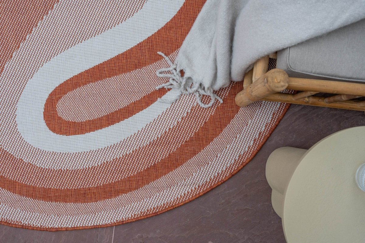 Interieur05 Organisch gevormd buitenkleed Loop Stone Roest