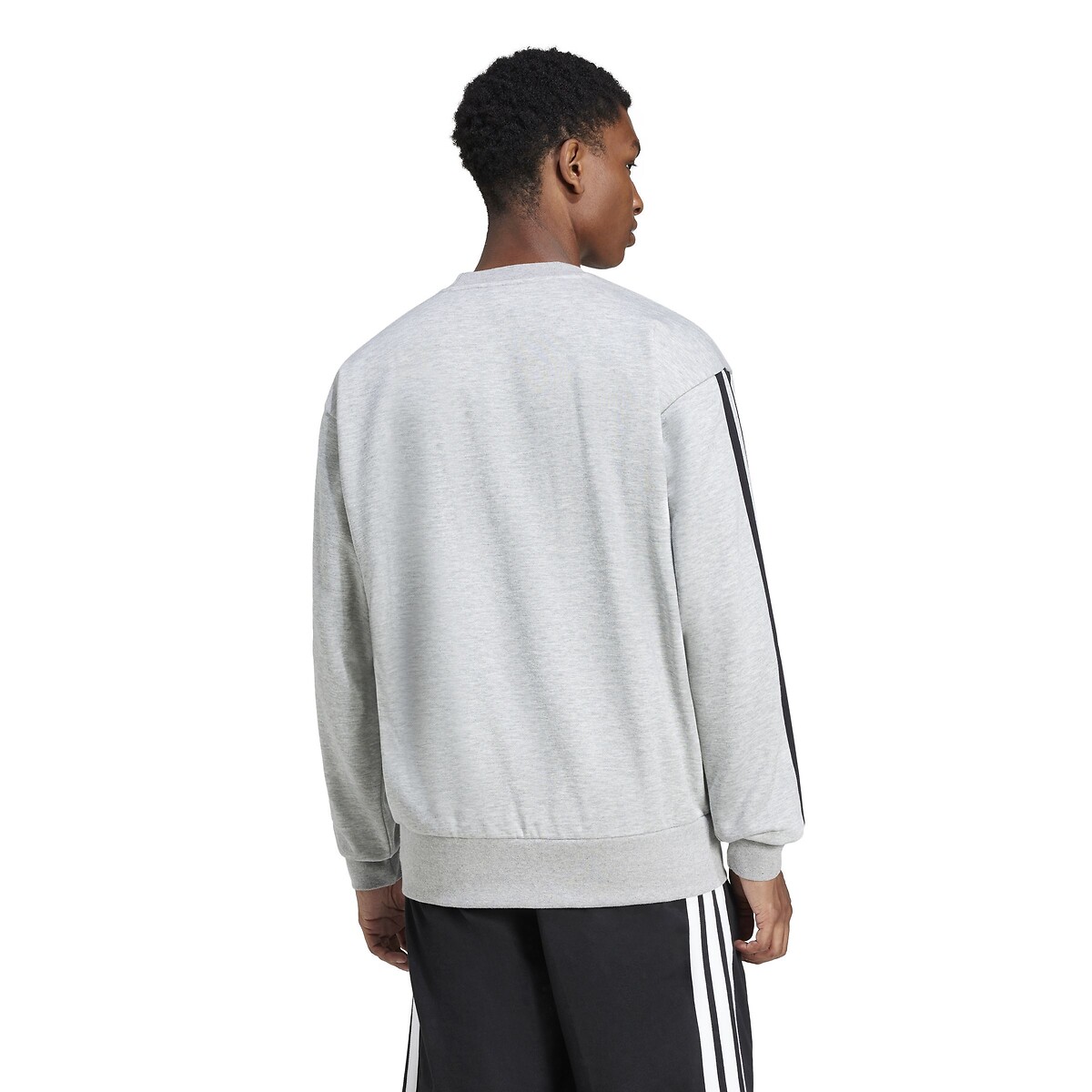 ADIDAS ROUPAS ESPORTIVAS<br>Suéter plano com gola redonda e as três listras essenciais