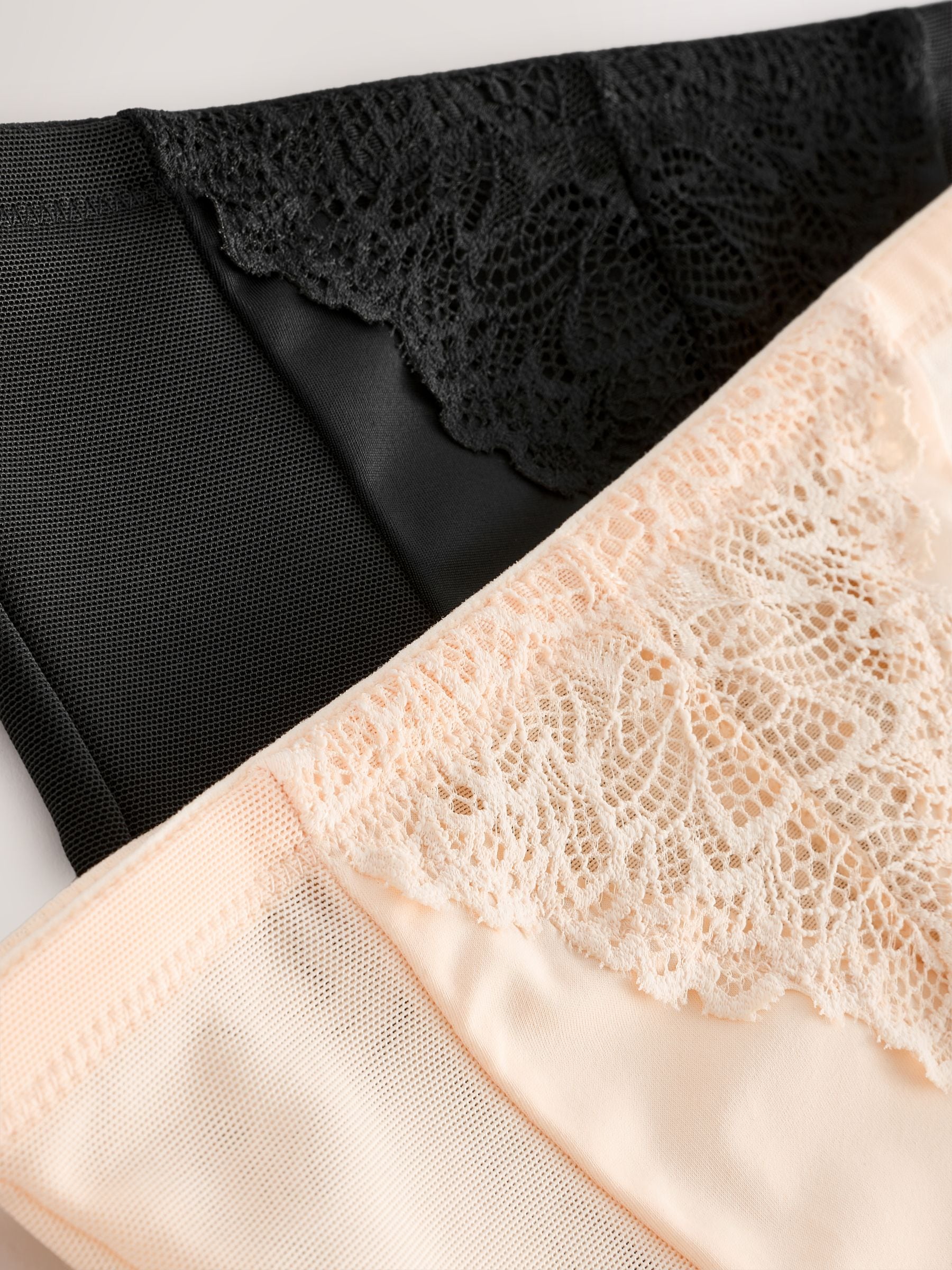 Zwart/pastelroze huidskleur - Femina vormende slip met buikcorrectie 2 stuks