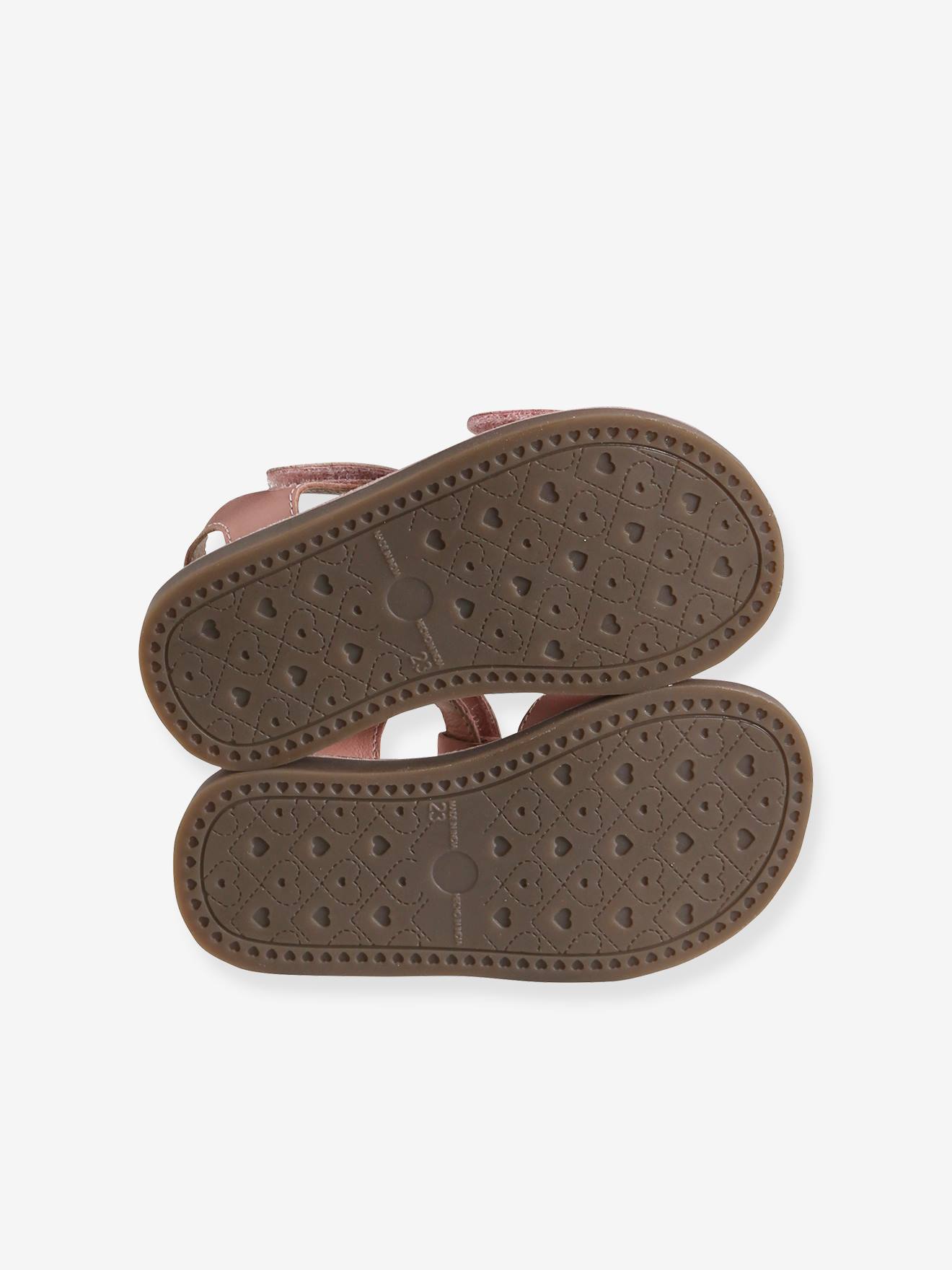 Sandálias de couro rosa para meninas da coleção de maternidade.