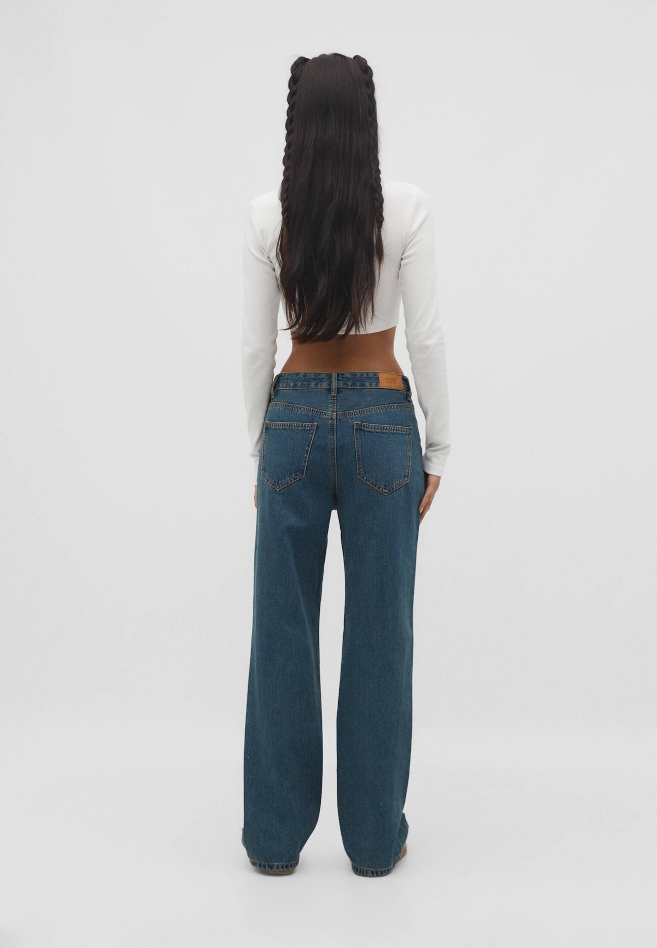 calças jeans largas e rasgadas