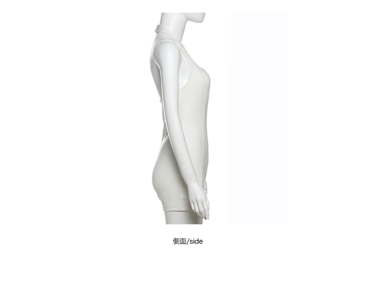 Autuna - Halterhals, halflange rits, open rug, effen romper