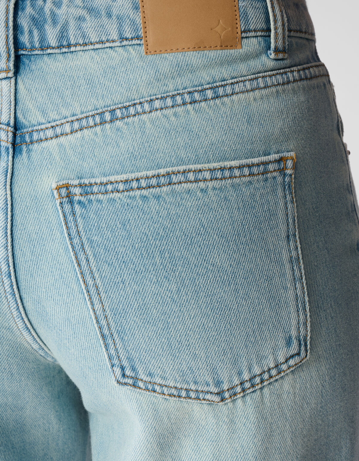 Soft Straight Fit Jeans Bleached
