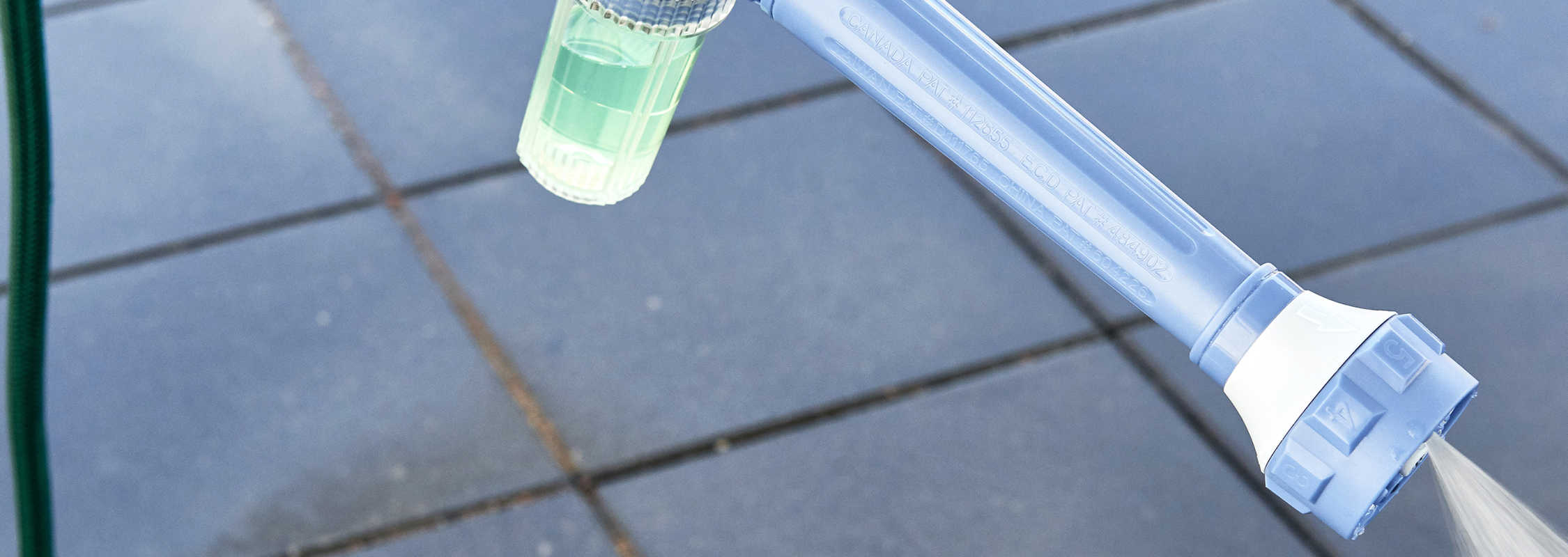 Sprøytepistol med dispenser
