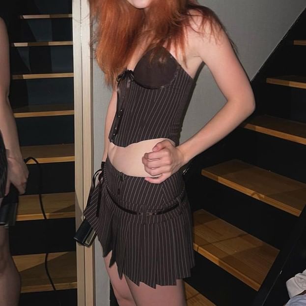 Trisica - Gestreepte crop top met bustier / Hoge taille geplooide mini A-lijn rok