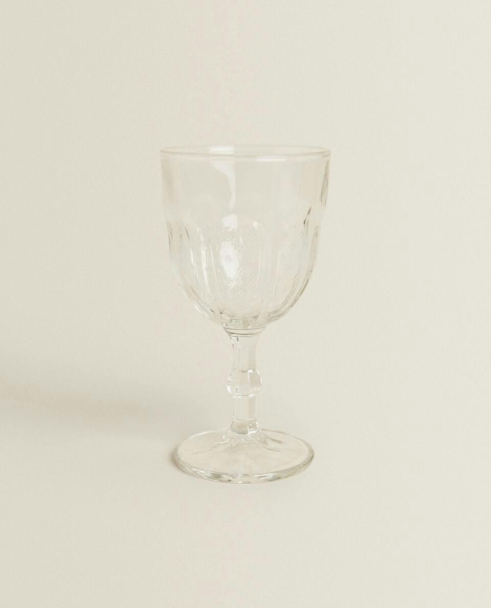 TAÇA DE VINHO COM DESIGN EM RELEVO