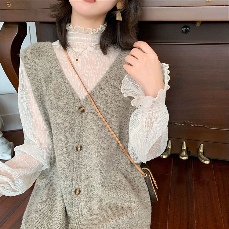 Hazie - Blouse met doorschijnende kanten hals en stippen