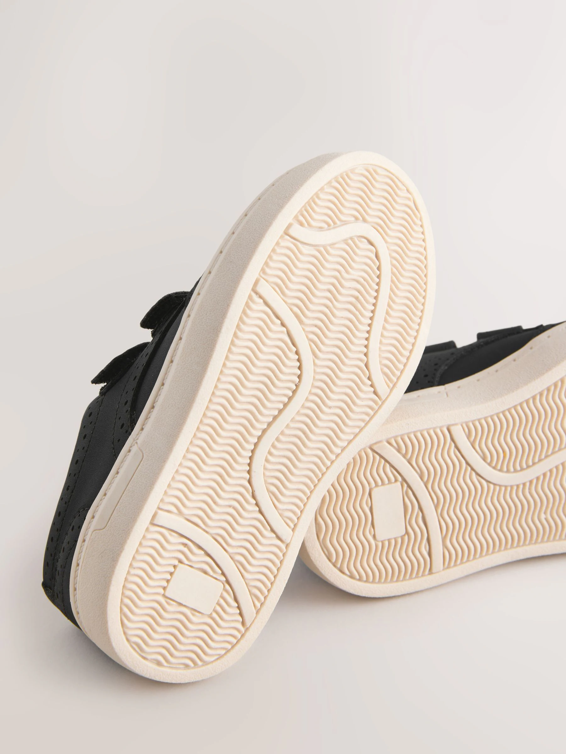 Zwart - Brogue schoenen met klittenbandsluiting