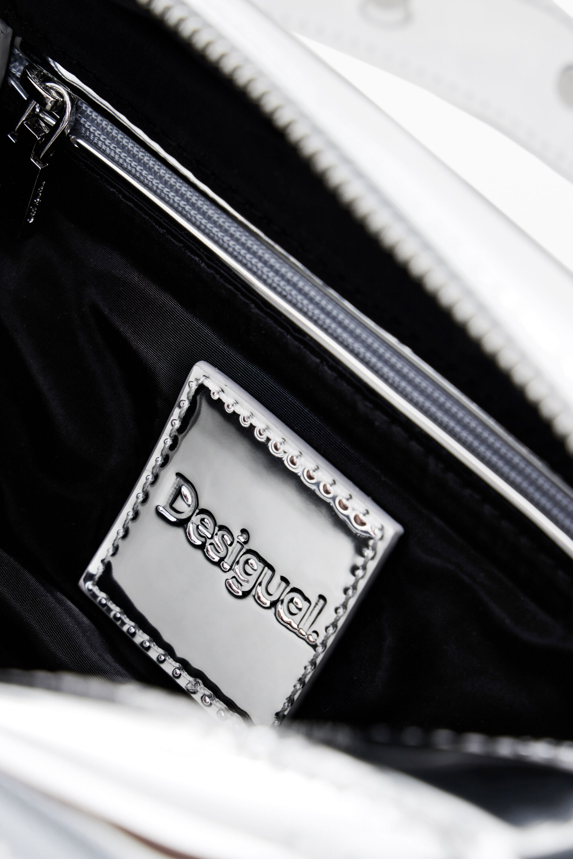 Bolsa de ombro com logotipo S