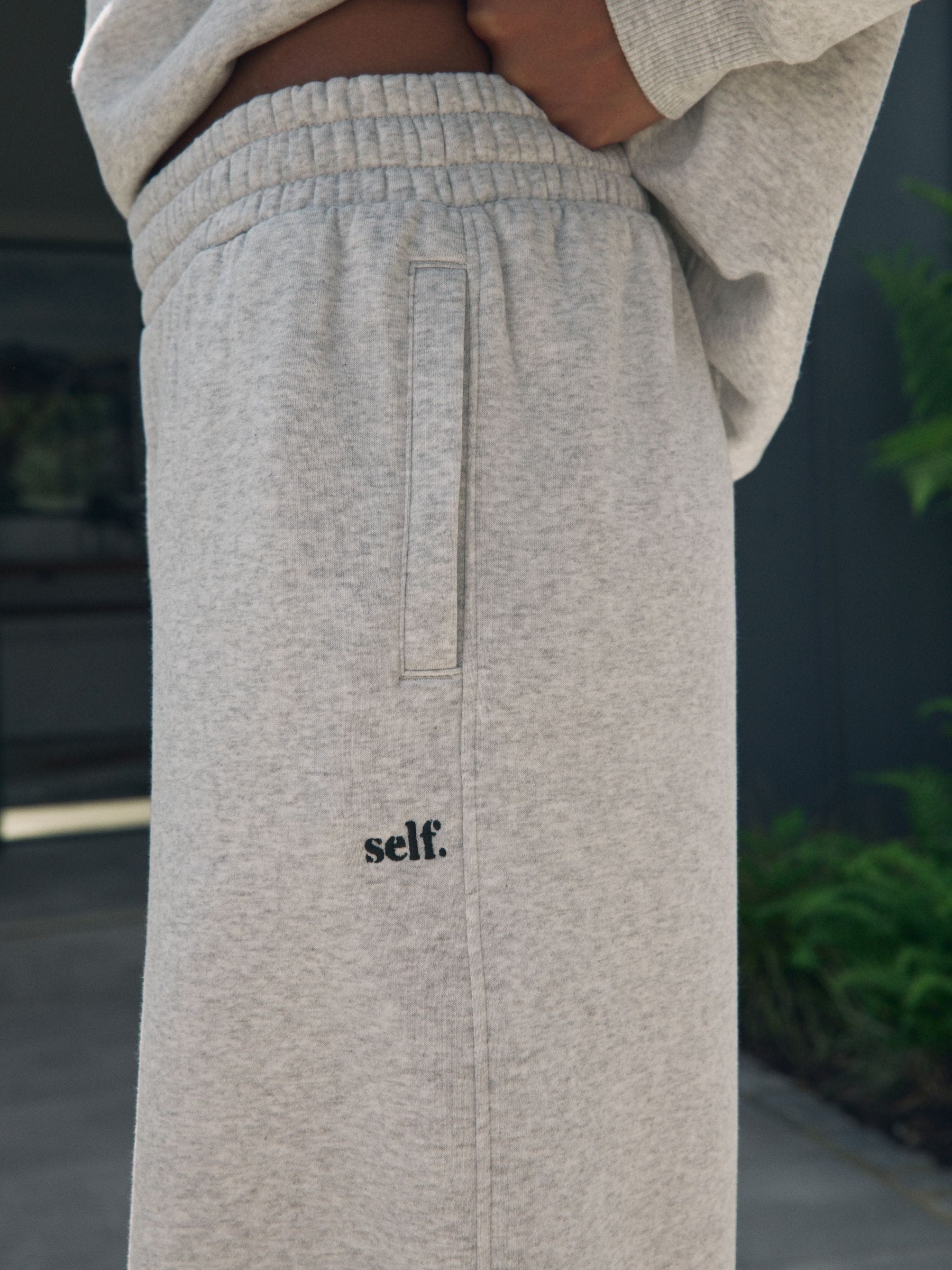 Grijs - self. joggingbroek met wijde pijpen