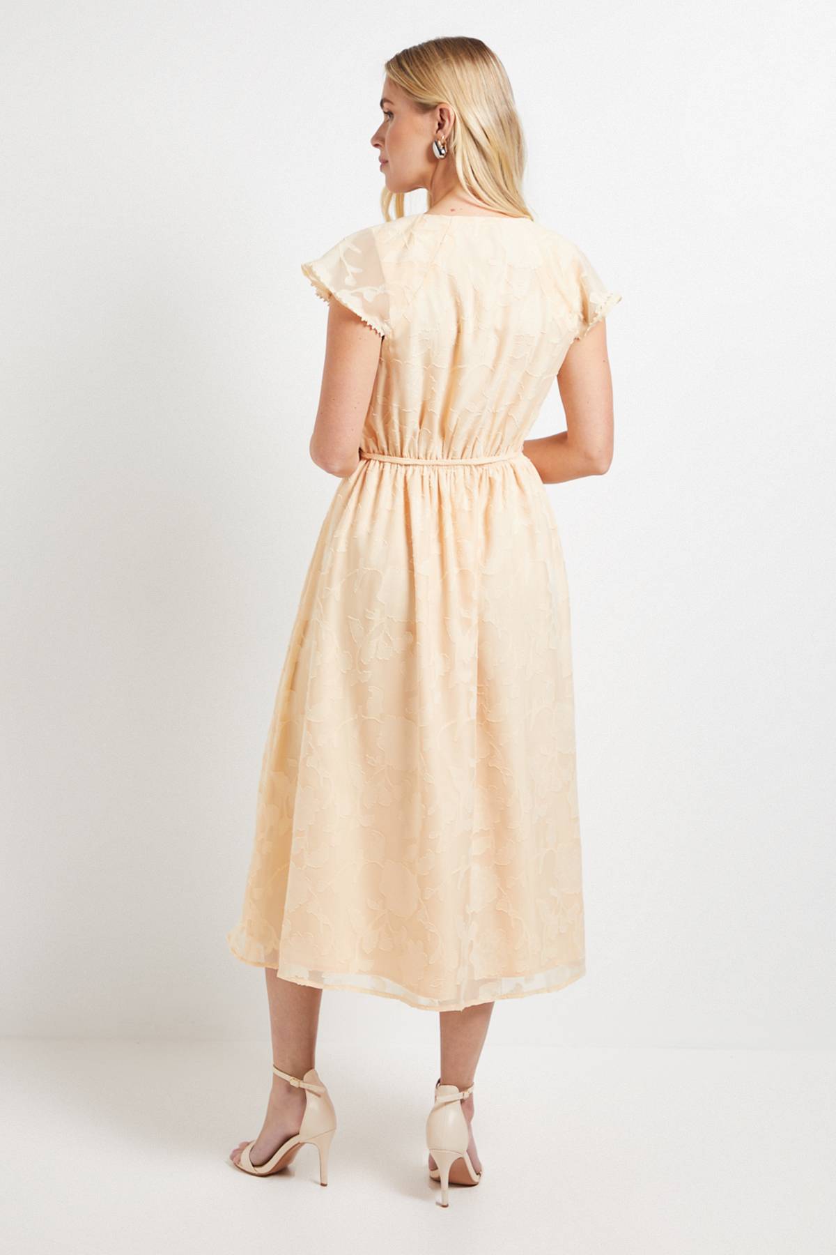 Wallis Robe Mi-Longue à Volants Petite Taille Motif Floral Dévoré