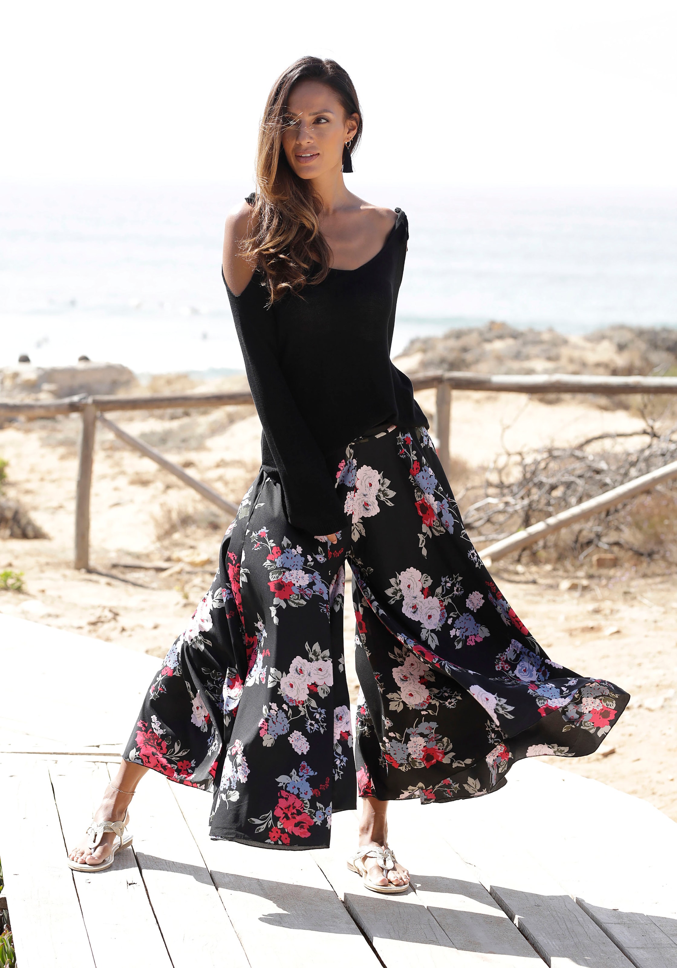 LASCANA Hosenrock , mit Blumenprint, Culotte, extraweites Bein