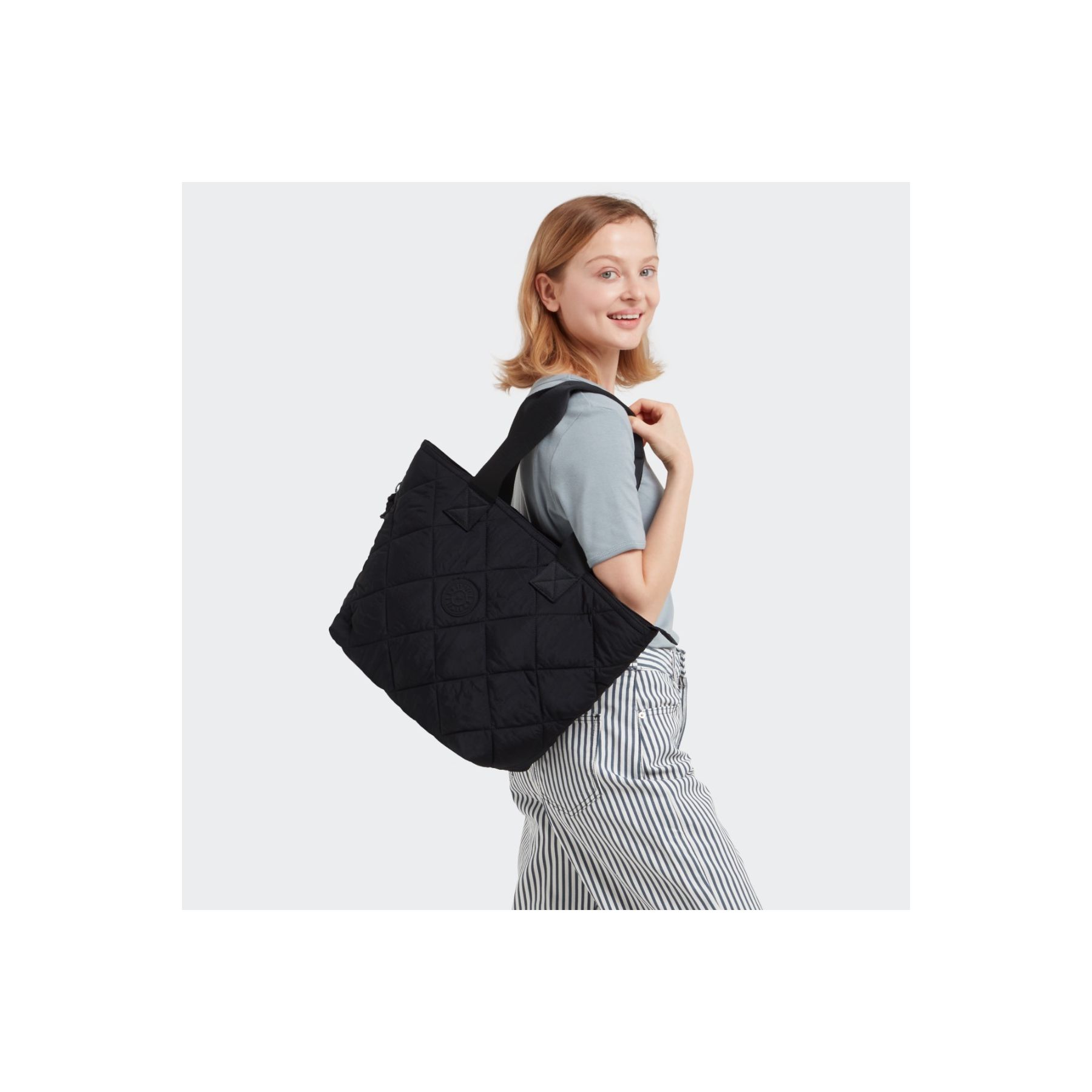 IRICA Sac fourre-tout de taille moyenne - Cosmic Black Quilt