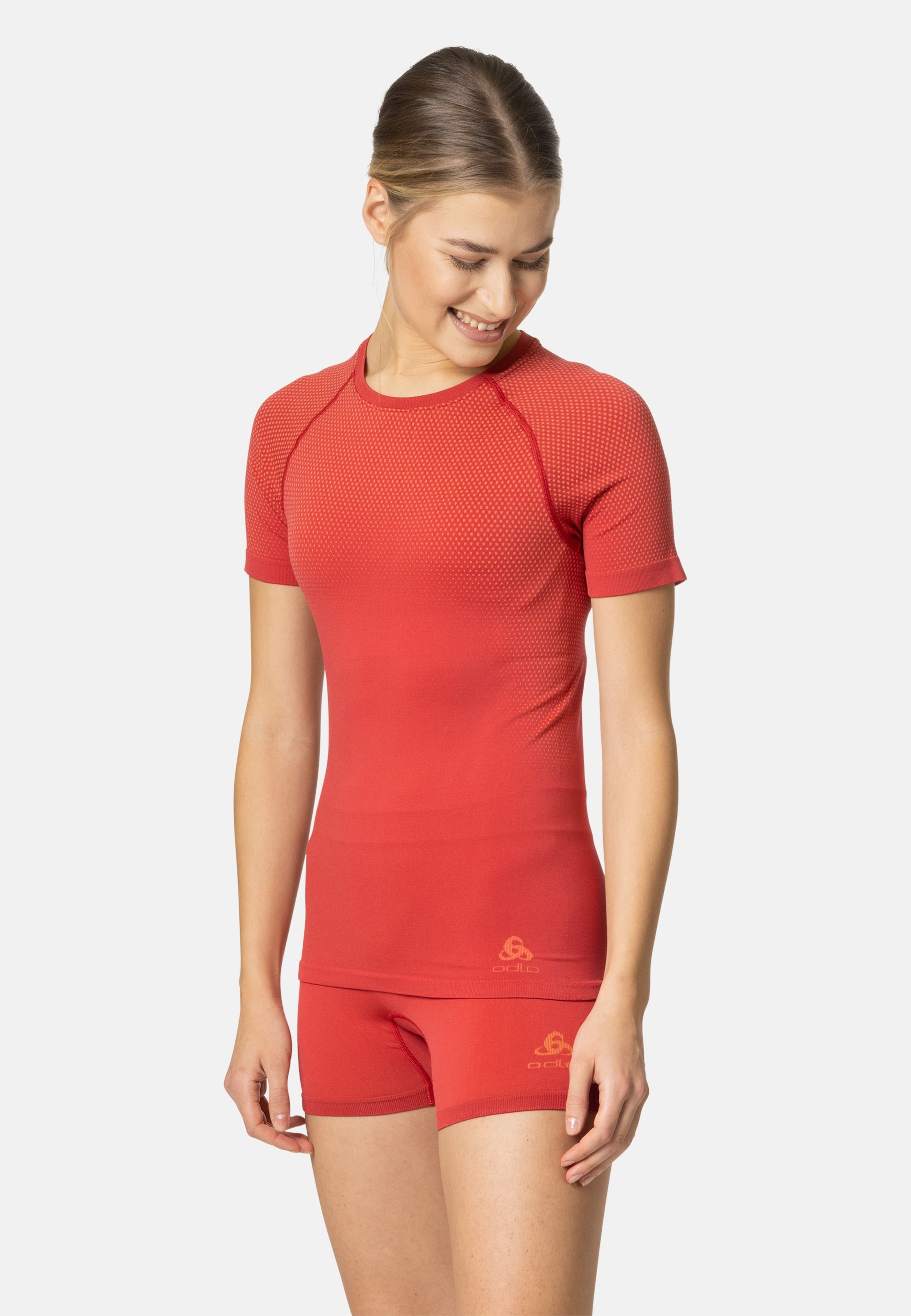 Performance Light Base Layer T-shirt in american beauty