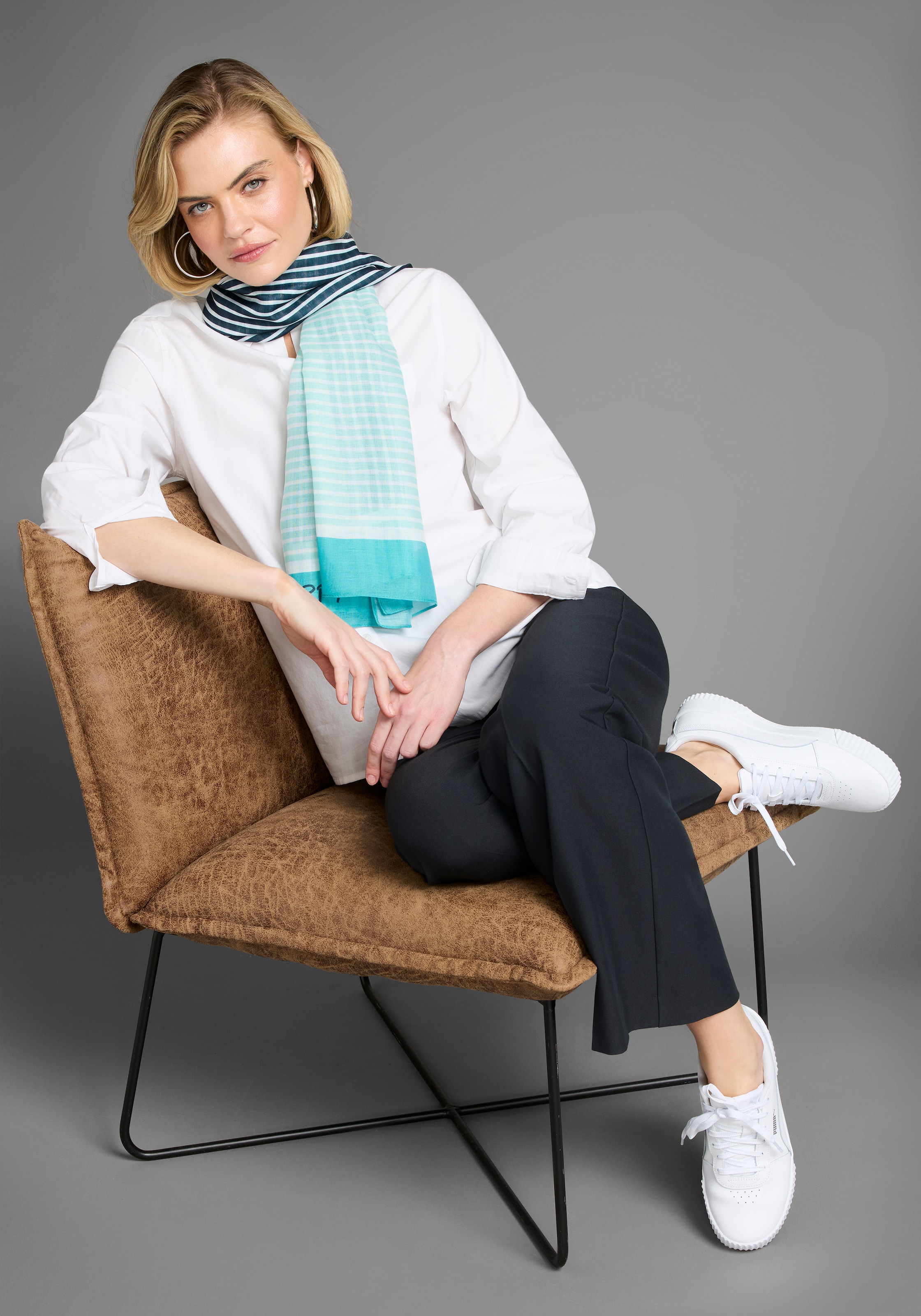 Laura Scott Modetuch im trendigen Streifen- & Schriftdesign - NEW