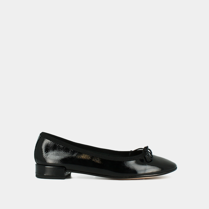Ballerines à bouts ronds  en vernis plissé noir