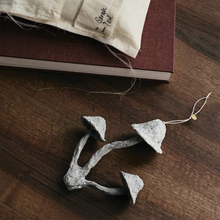 Ferm Living - Mushroom Ornament, faded weiss (3 Caps)