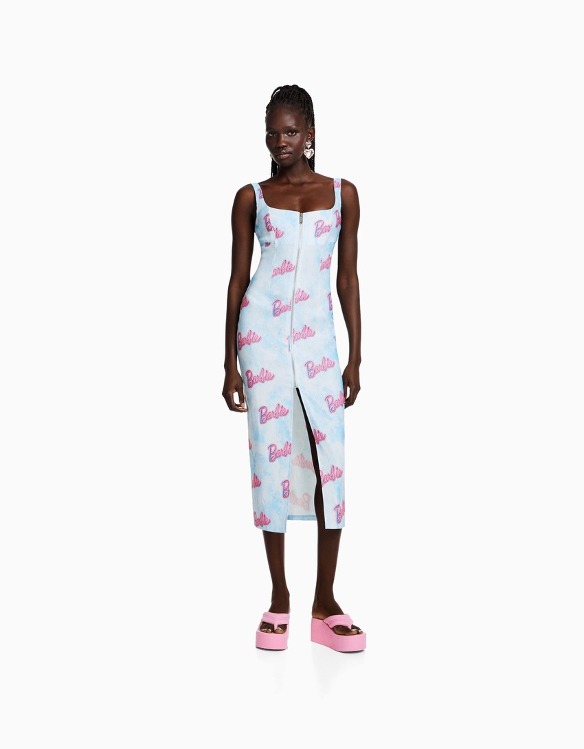Vestido midi de alças com estampa da Barbie