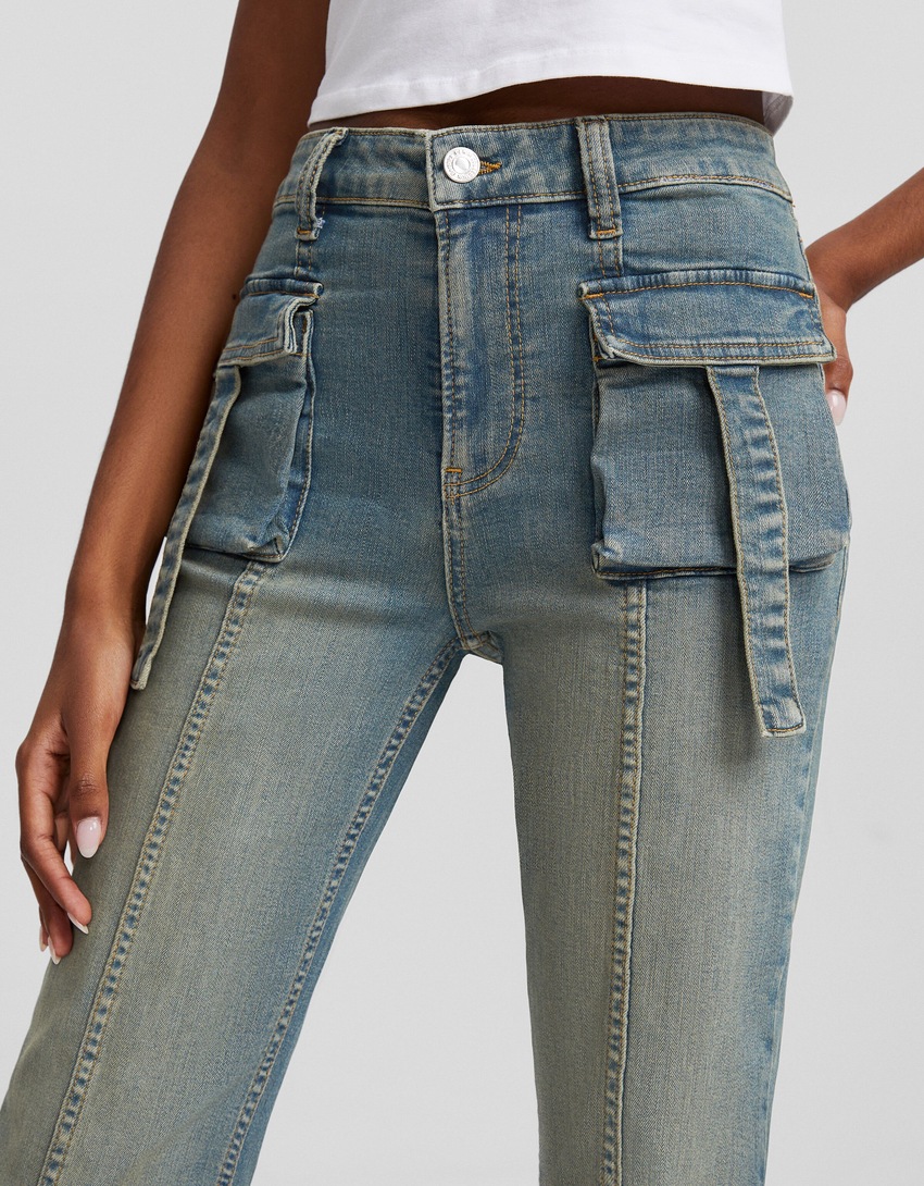 calça cargo boca de sino