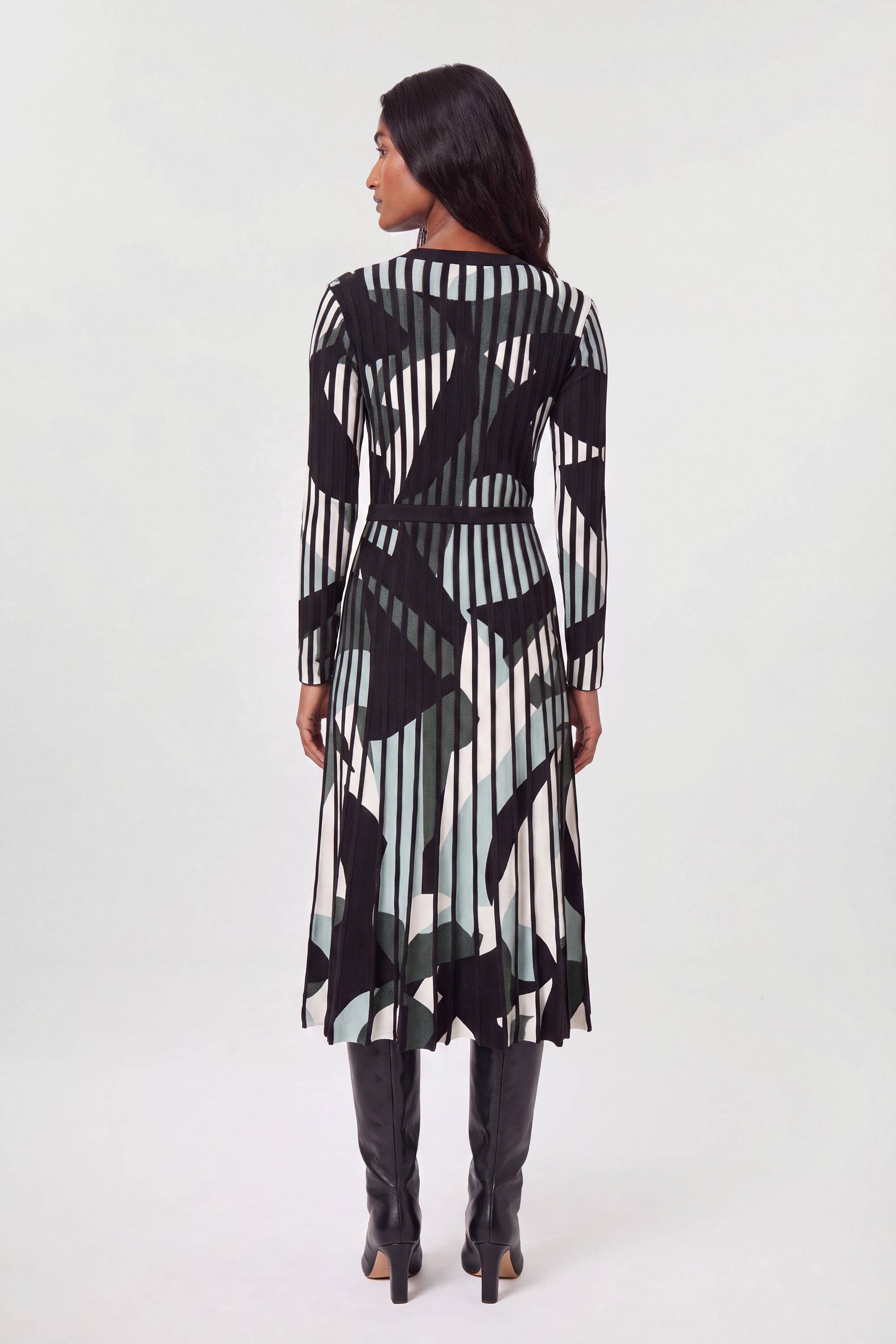 KarenMillen Robe Mi-Longue Évasée en Maille Jacquard Zèbre