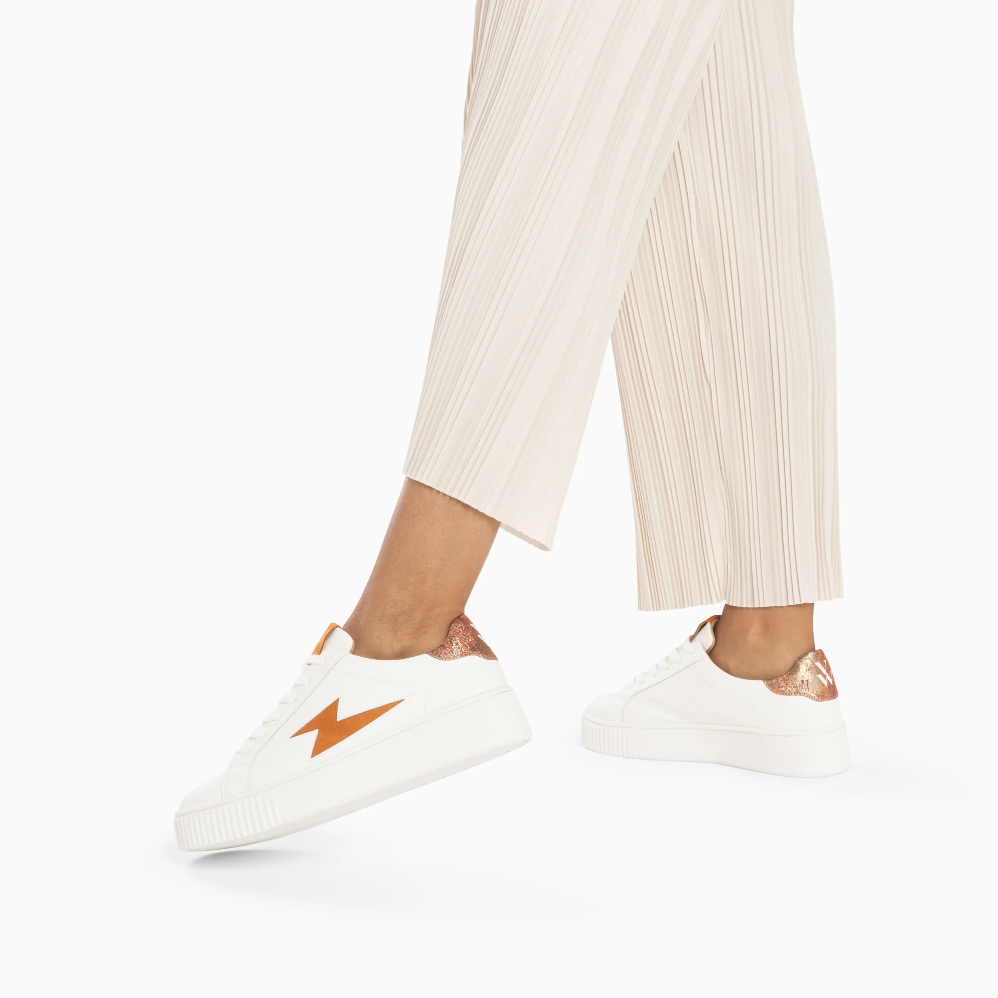 Sneakers-Baskets éclair Joy blanc et ocre à lacets