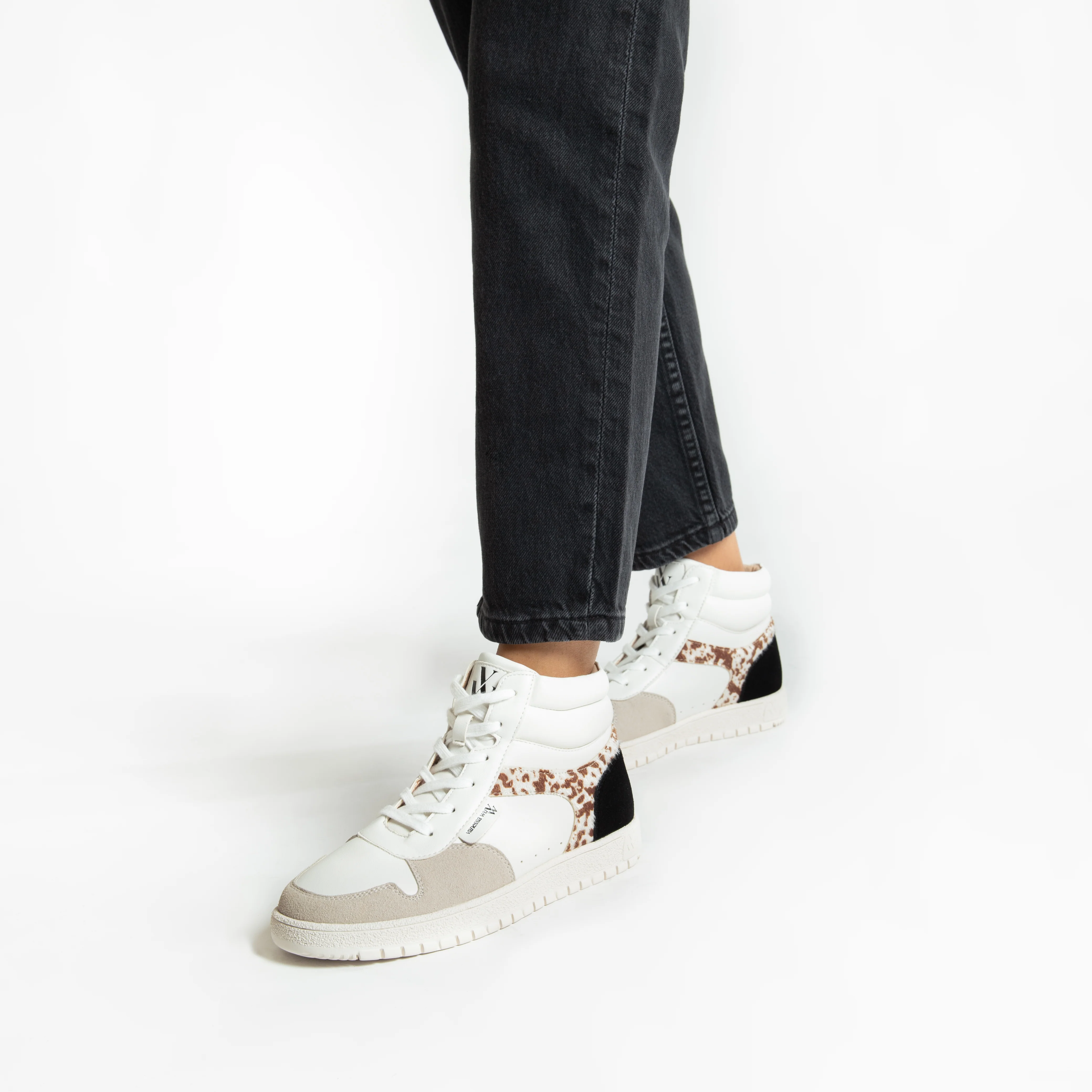 Sneakers-Baskets montantes Kassidy blanches à détail vache