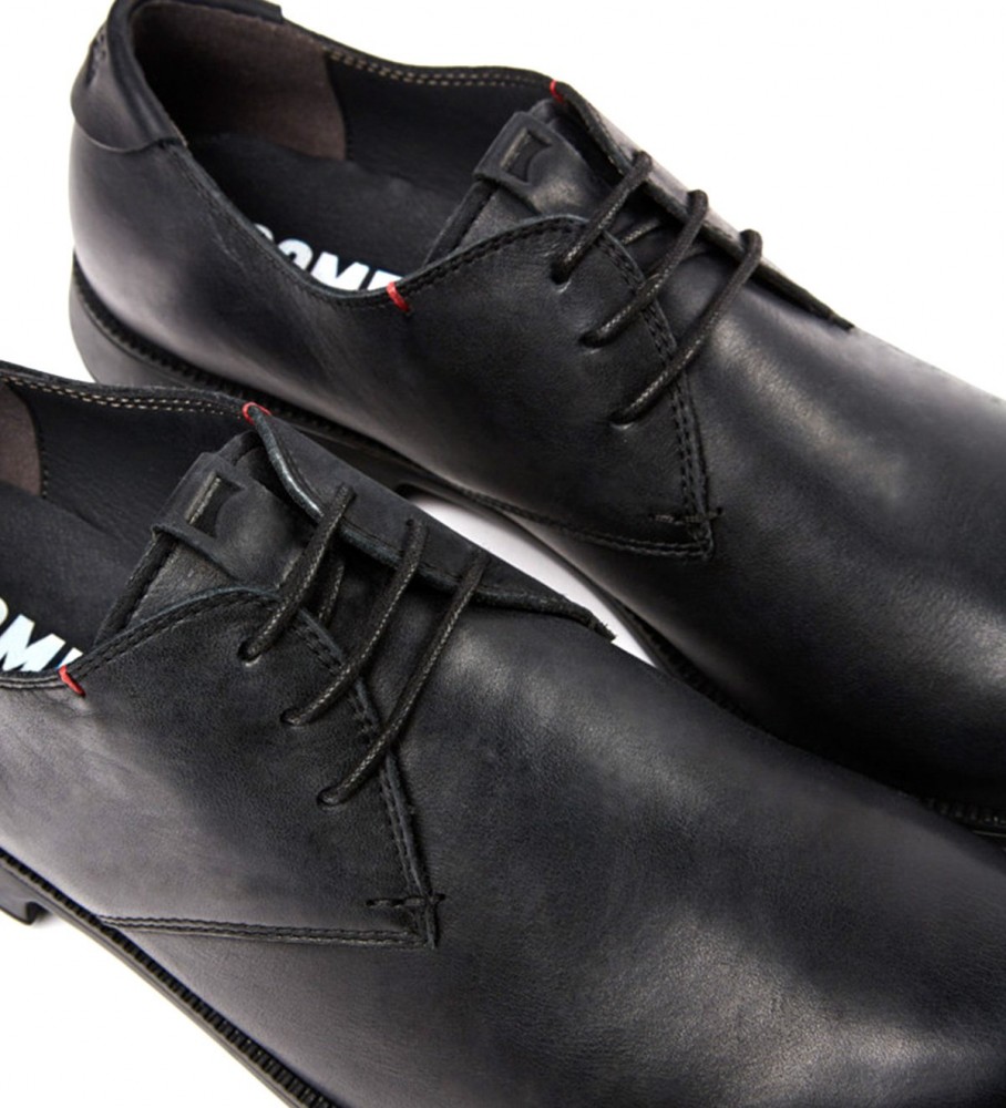 Sapatos de couro preto Camper 1913
