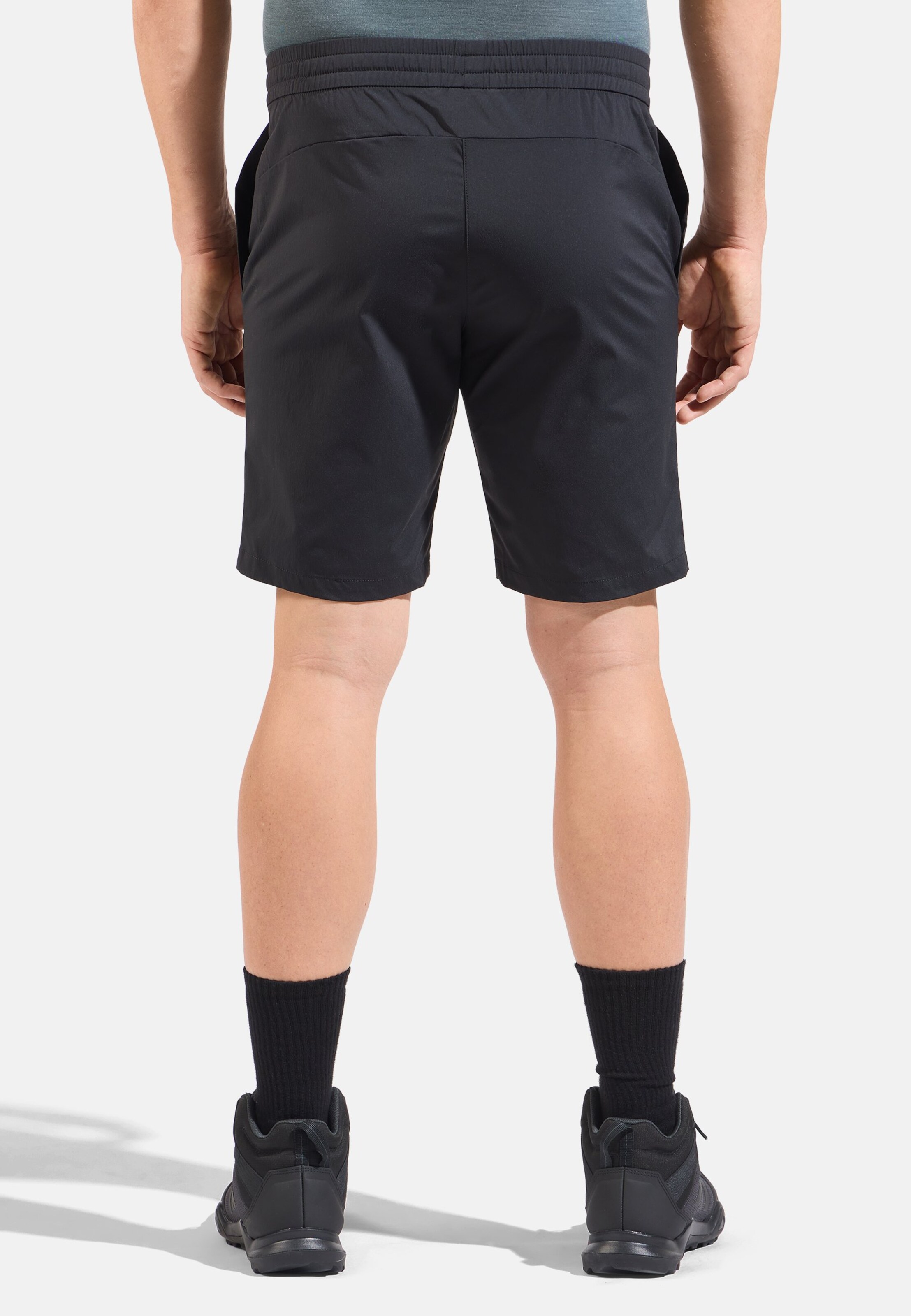 Essentials Wandershorts in black