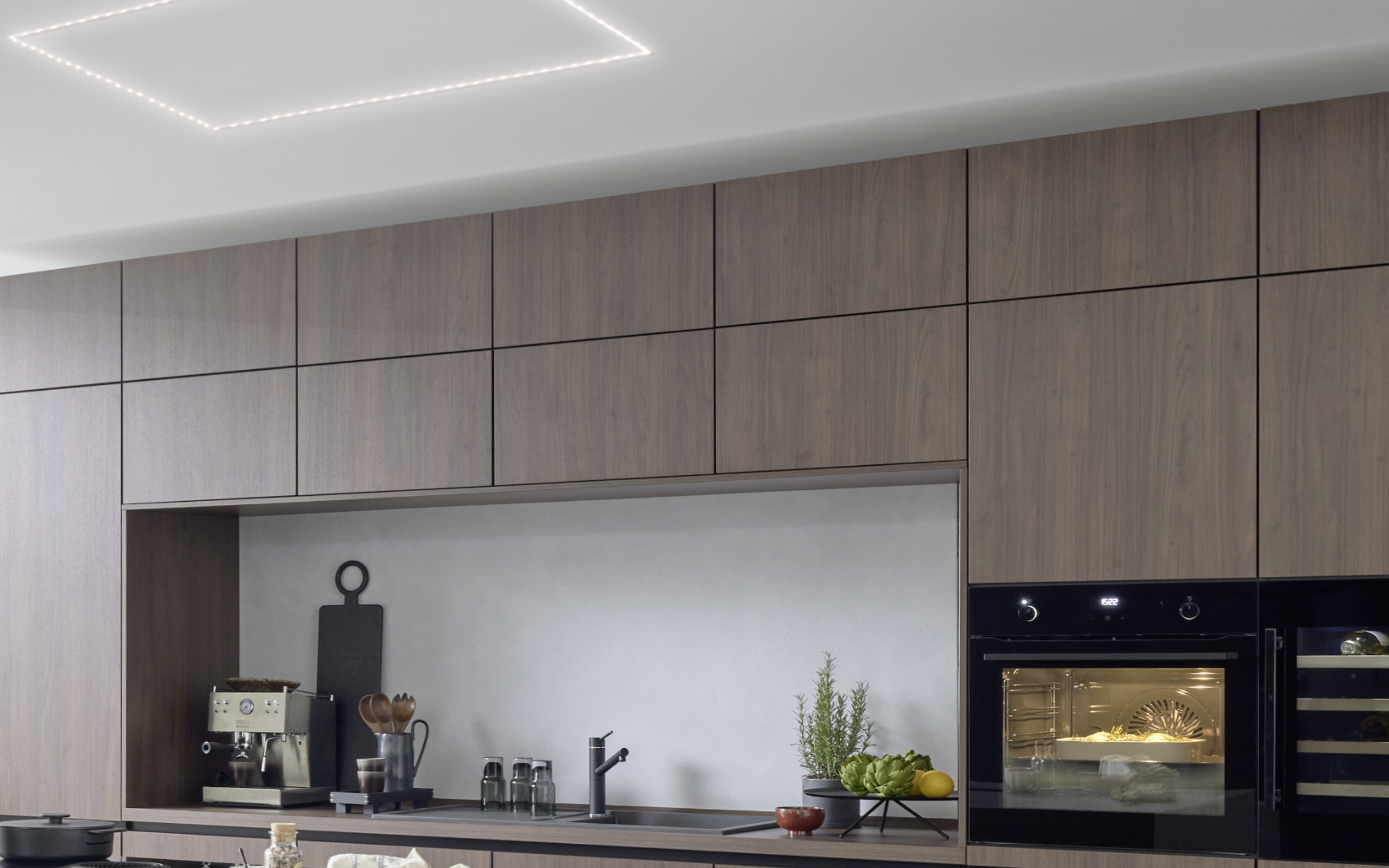 Einbauküche Stadum,Torna, schwarz/Nussbaum Nachbildung, inkl. Siemens Elektrogeräte