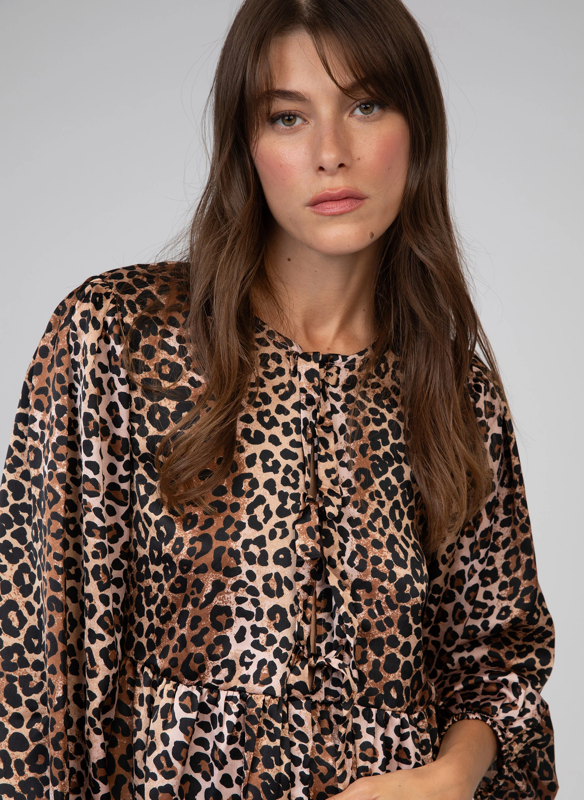 SOMELIE - Blouse col rond à imprimé léopard | Marron