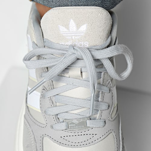 Baskets Retropy F90 IF2866 Footwear White Iridescent Mgh Solid Grey