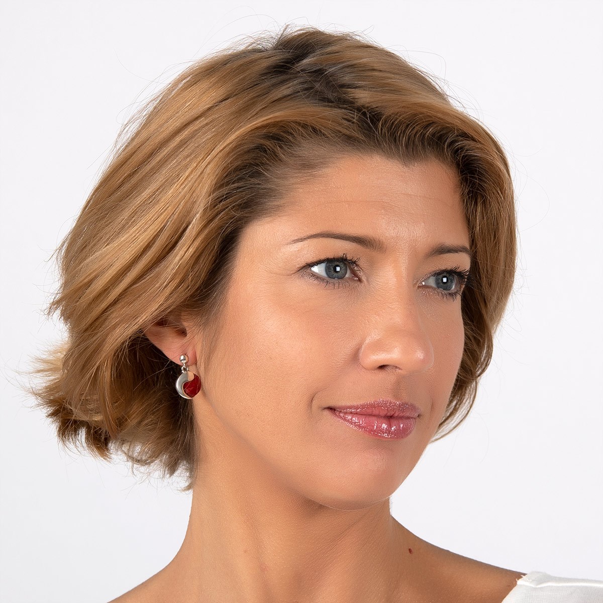 Boucles d'oreille corail et virgule d' argent 925-000