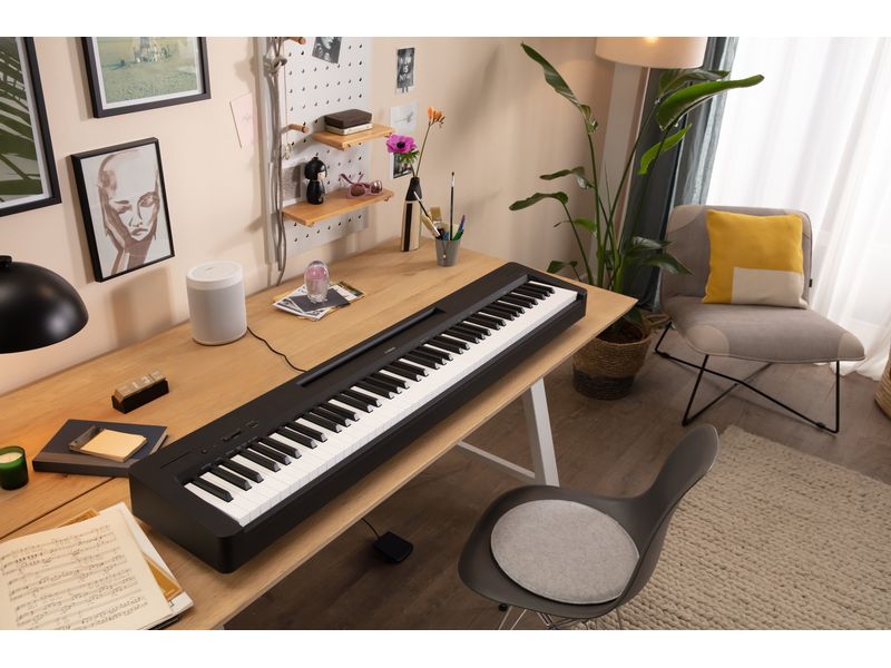 Yamaha E-Piano P-145BT Portables Piano mit 88 Tasten und Bluetooth