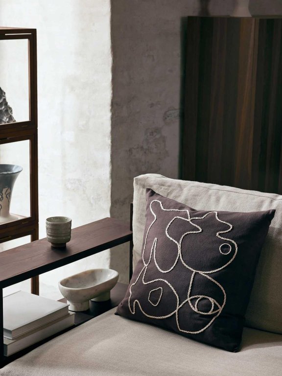 Ferm Living Figure kussen 50x50 dark taupe/off-white