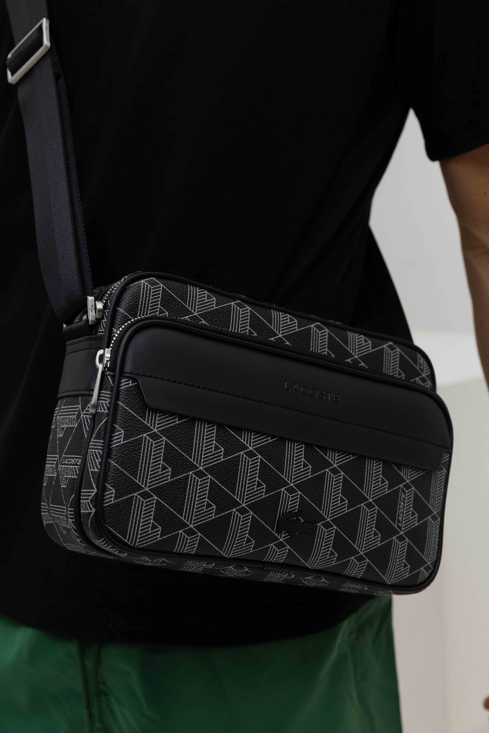 Lacoste Monogram The Blend Schoudertas Heren Zwart