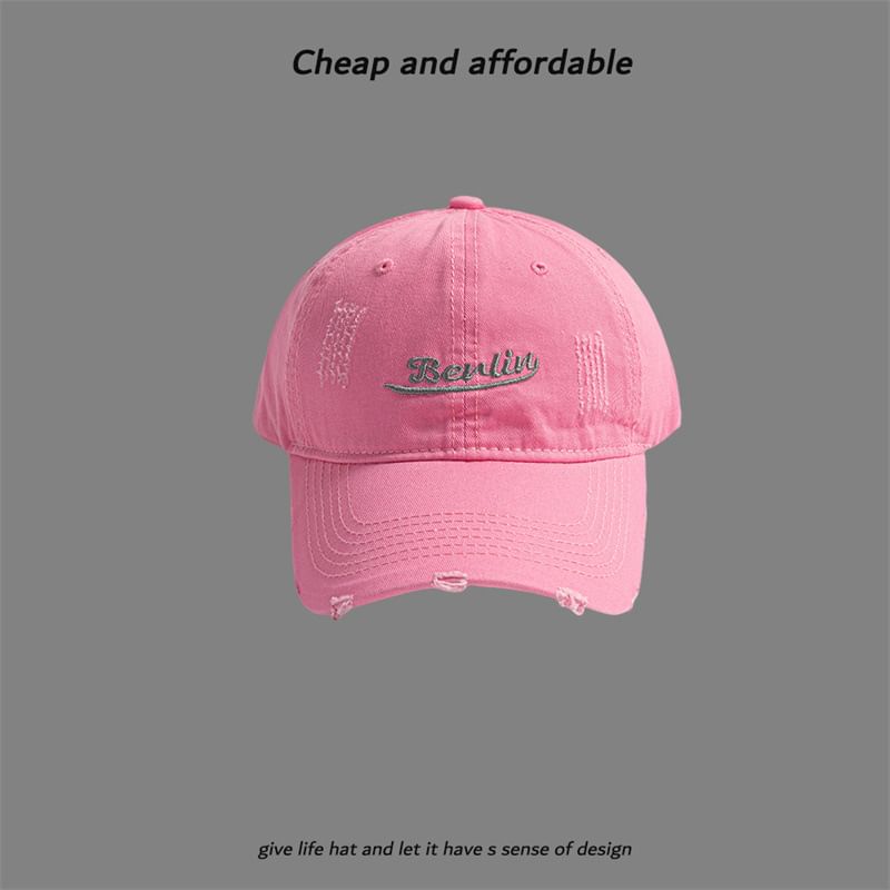 Oktokki - Letter geborduurde pet met distressed patroon