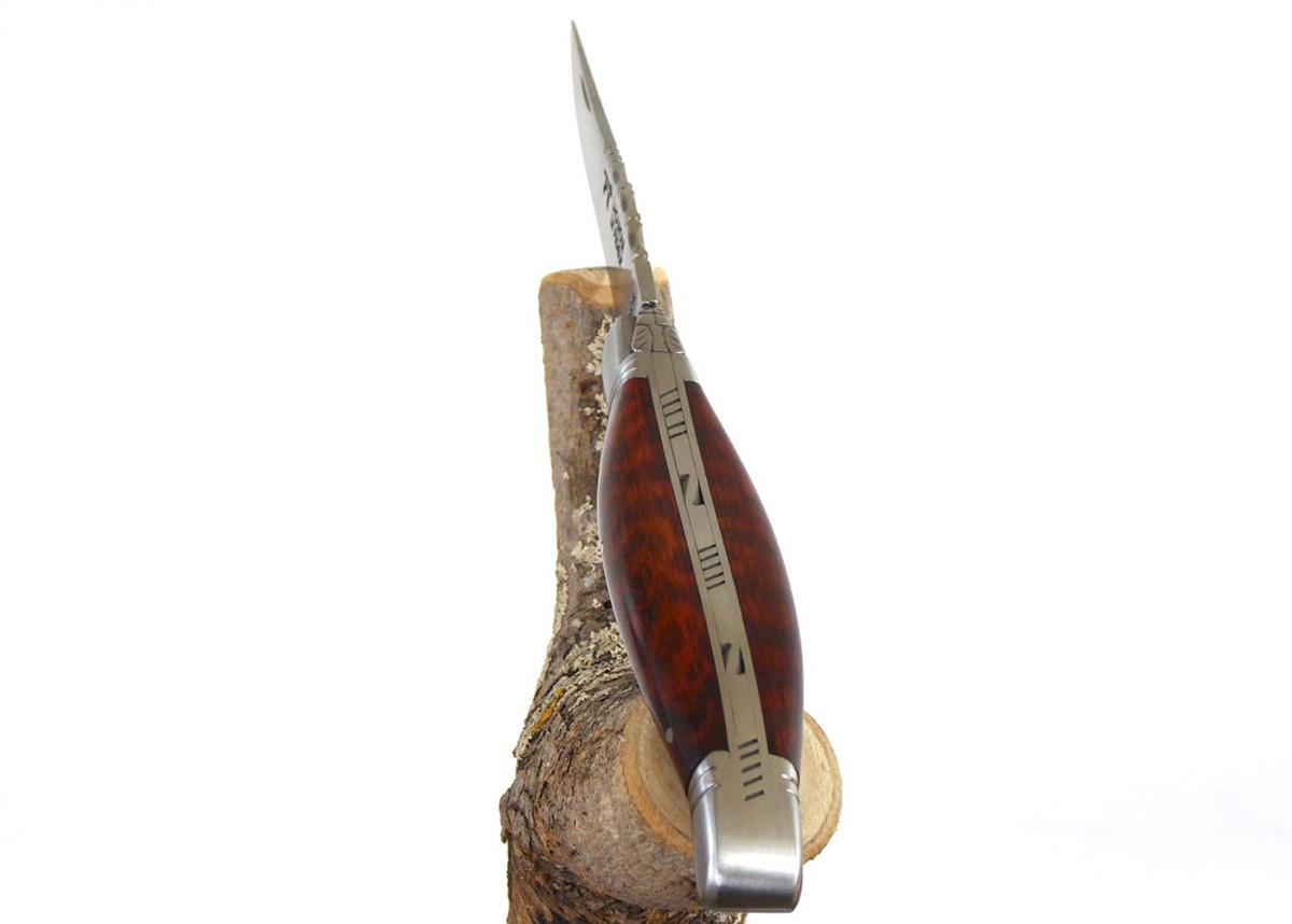 Couteau Laguiole bombé avec un manche en Amourette et mitres inox