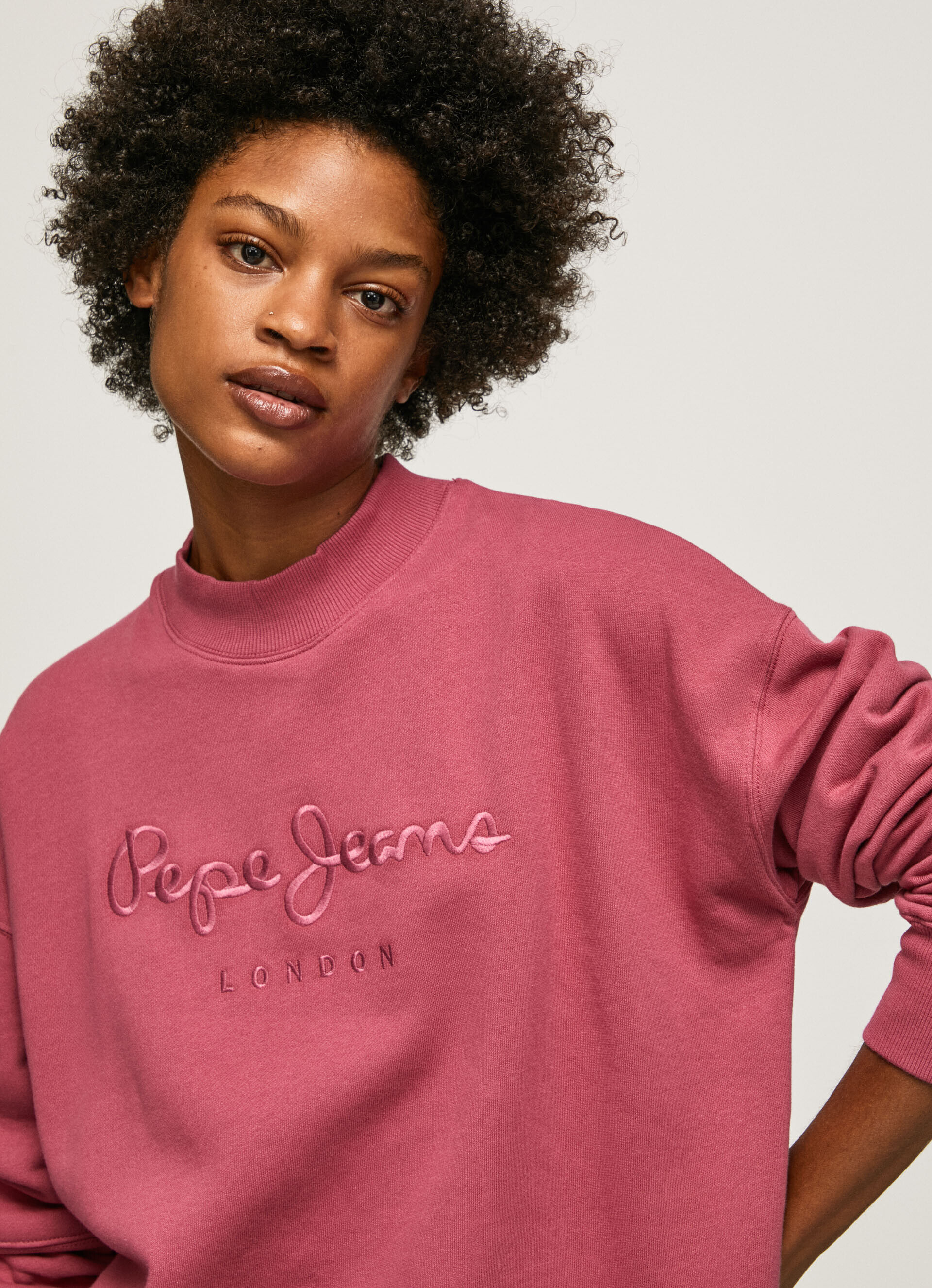 VESTIDO CURTO DE MOLETOM COM LOGOTIPO - rosa blush escuro
