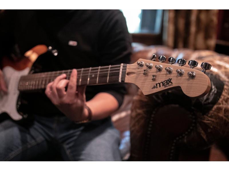 MAX E-Gitarre GigKit Schwarz E-Gitarre mit Zubehör