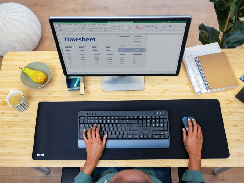 Trust Mouse Pad XXL Schwarz Extragrosses Mauspad mit optimierter Oberflächenstruktur und ausreichend Platz für Maus und Tastatur