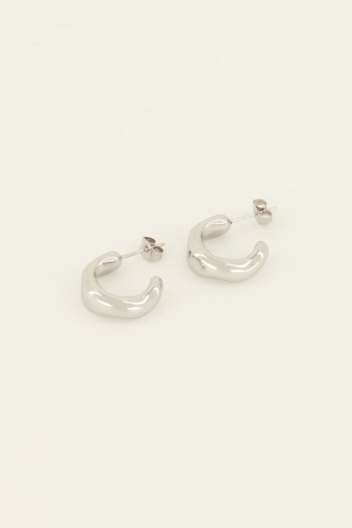 Open oorring met structuur