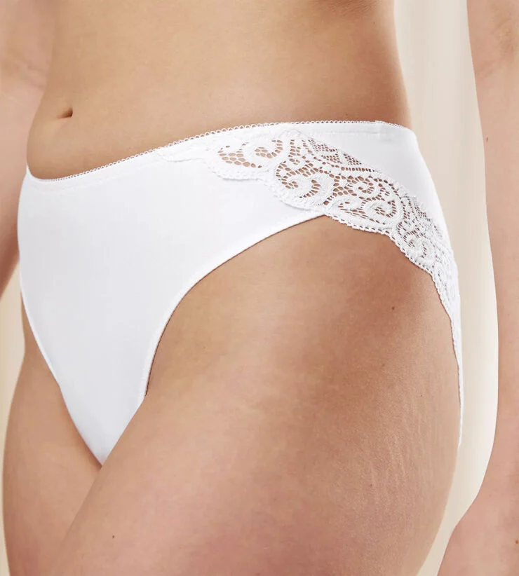Triumph Amourette Tai White
