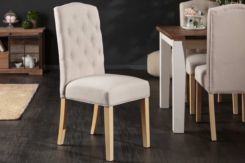 Eleganter Stuhl CASTLE beige mit Chesterfield Steppung im Landhausstil