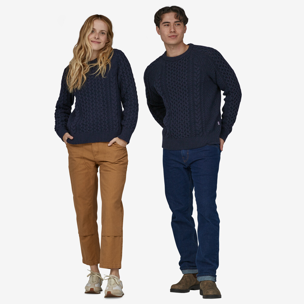 Rundhalspullover aus recyceltem Wollmischgewebe mit Zopfmuster