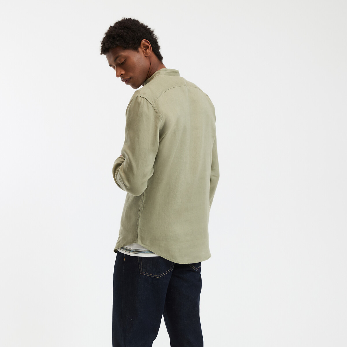 COLEÇÕES LA REDOUTE<br>Camisa reta, gola mandarim, em linho, assinatura AURELE