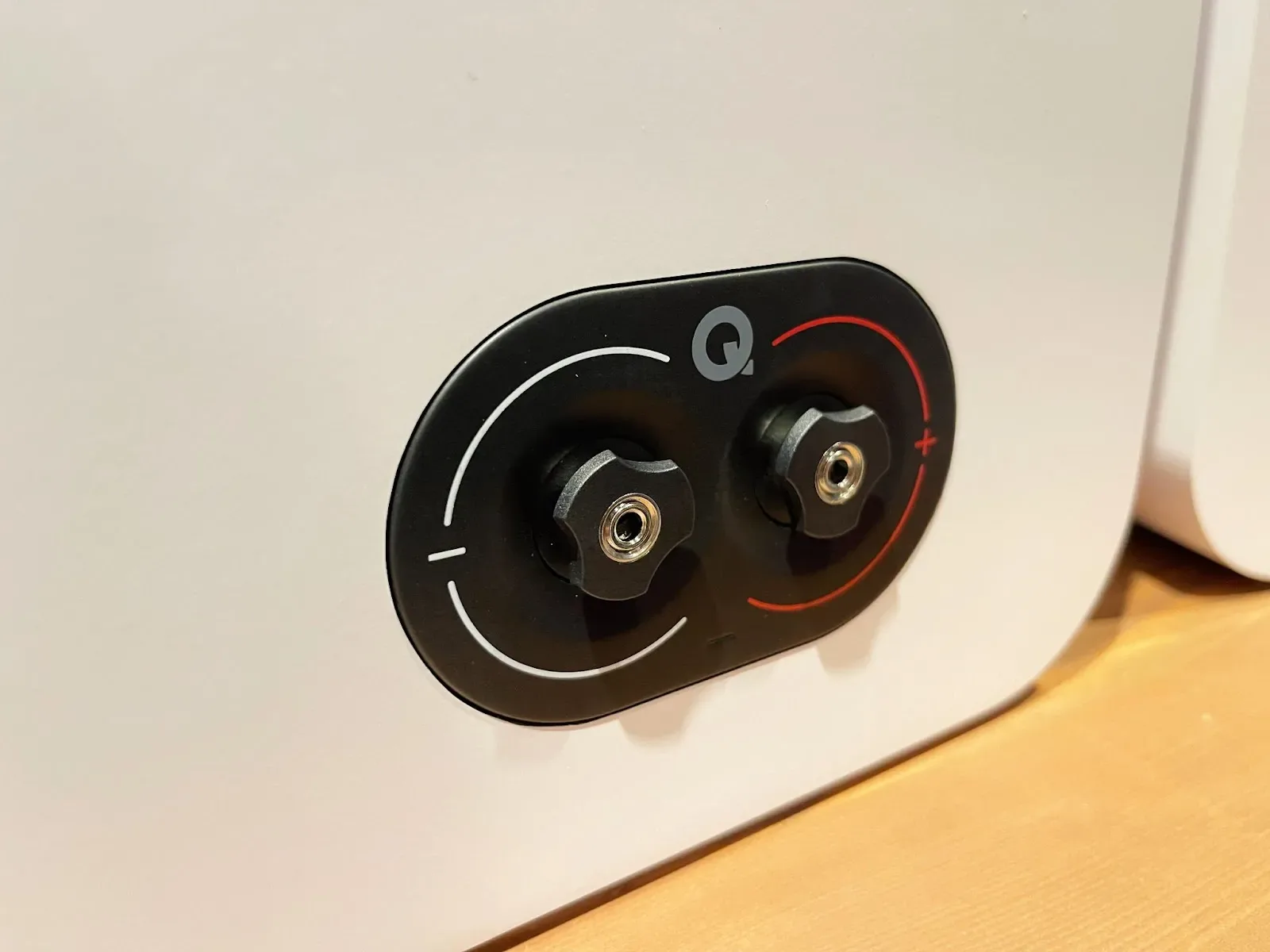 Q Acoustics 3030C Blanc mat (la paire) Enceintes bibliothèque